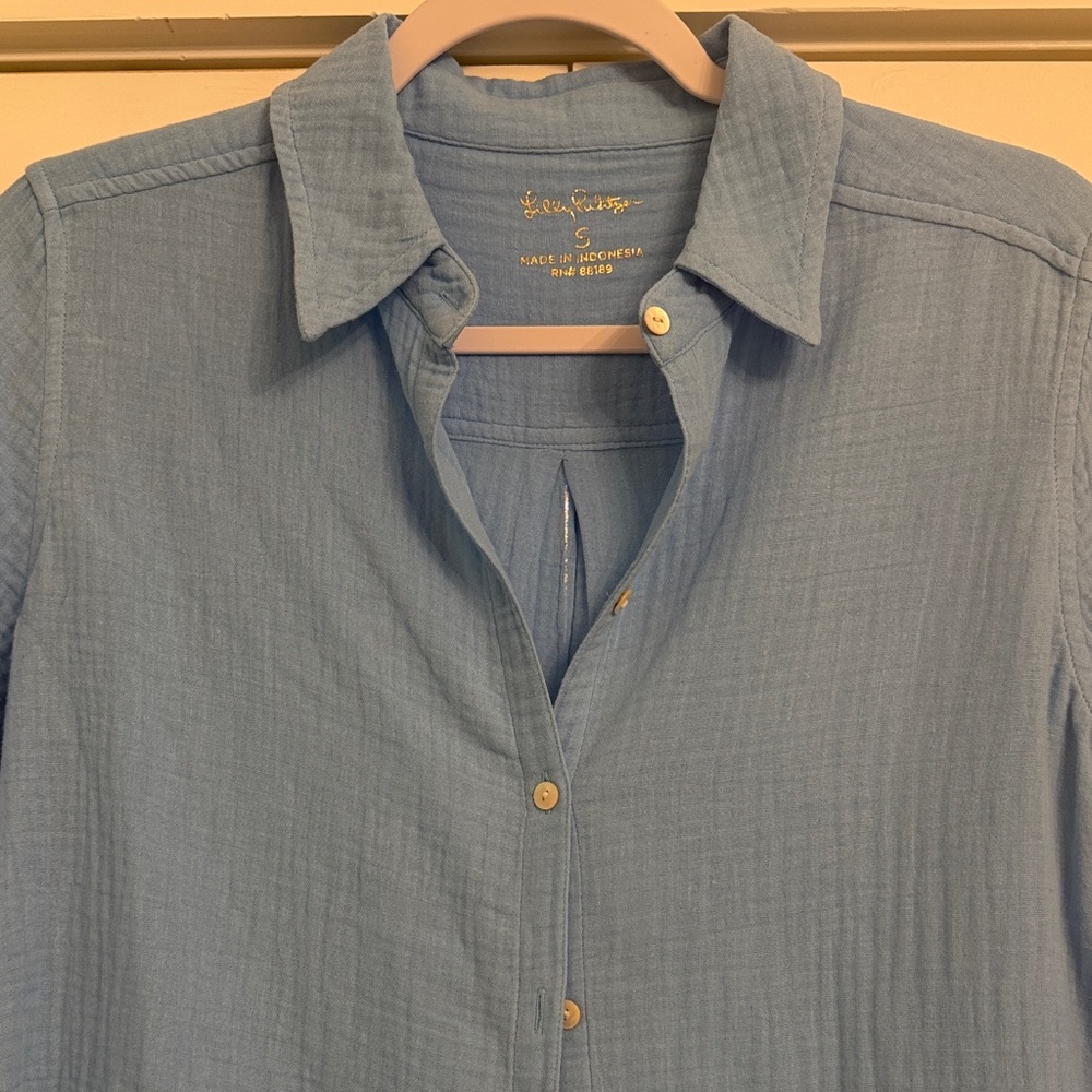 Lilly Pulitzer Sky Blue Casual Button-Down Shirt - Picture 2 of 3